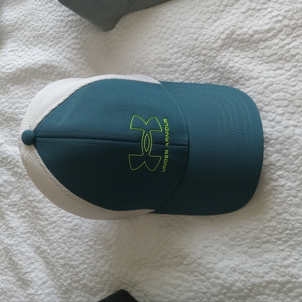 Nwot Under Armour Fitted Hat - image 1
